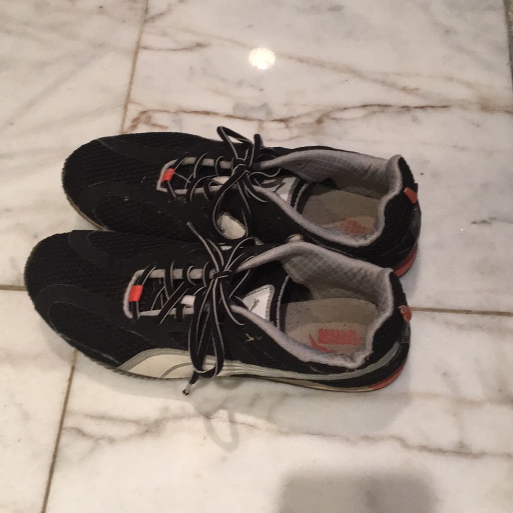 Black Puma sneakers size 7